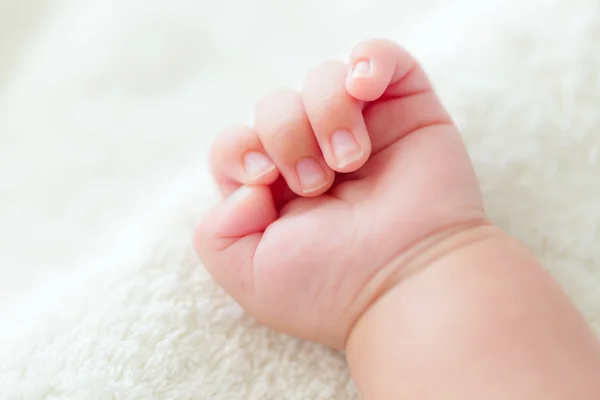 depositphotos_46006787-stock-photo-newborn-baby-hand